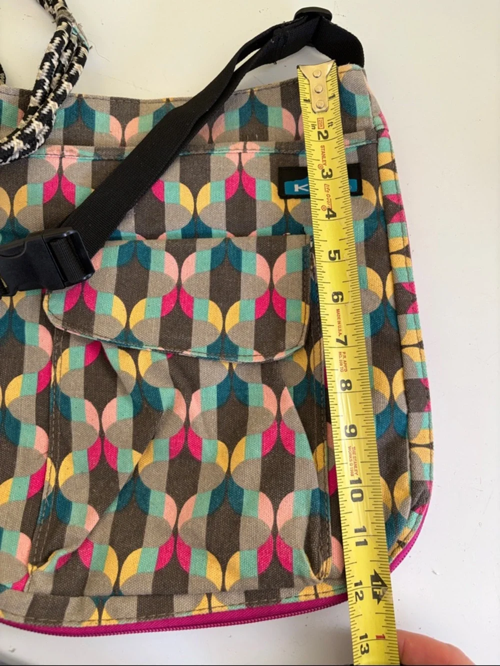 Kavu Multicolor Geo Zipper Expandable Crossbody Bag - Gray, Pink, Teal & Yellow